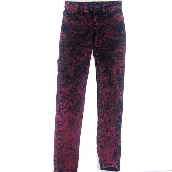 Rule The World Boutique Jeans Section - Picture 6 of 6